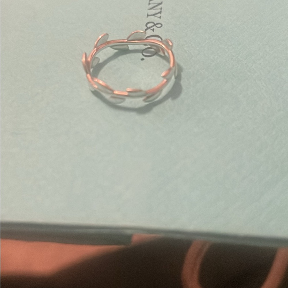 Tiffany & Co. Jewelry in Silver with Elegant Design - Picture 2 of 2